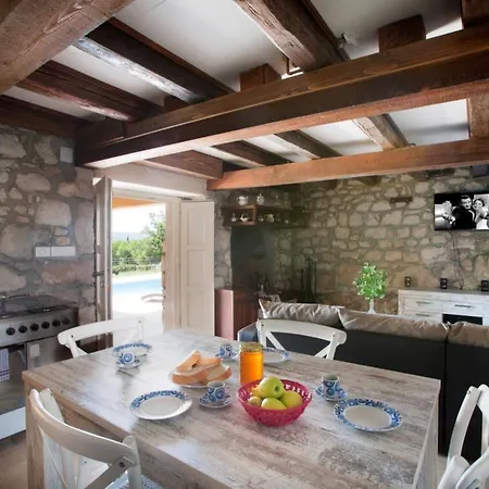 Villa Palachina Antishova Vozilici